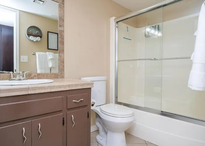 Large Havasu Retreat With Private Heated Pool And Gameroom For Family Fun Hébergement de vacances *