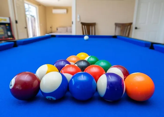 Hébergement de vacances Large Havasu Retreat With Private Heated Pool And Gameroom For Family Fun Lake Havasu City