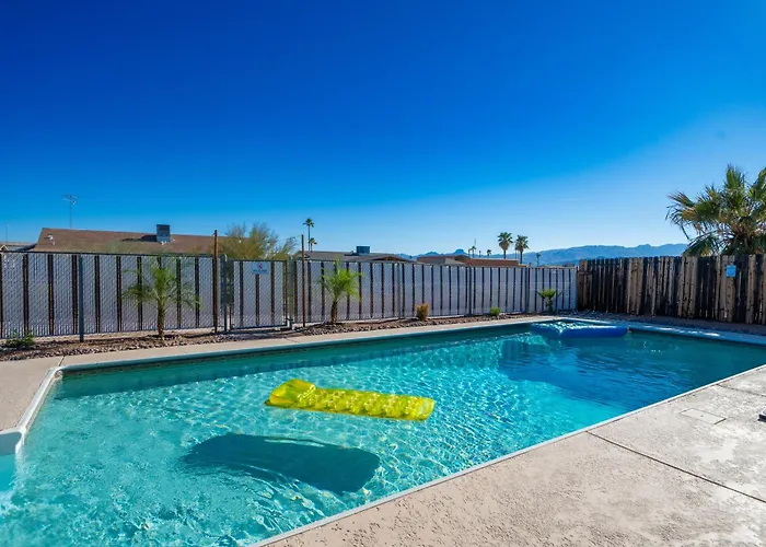 Large Havasu Retreat With Private Heated Pool And Gameroom For Family Fun Hébergement de vacances *