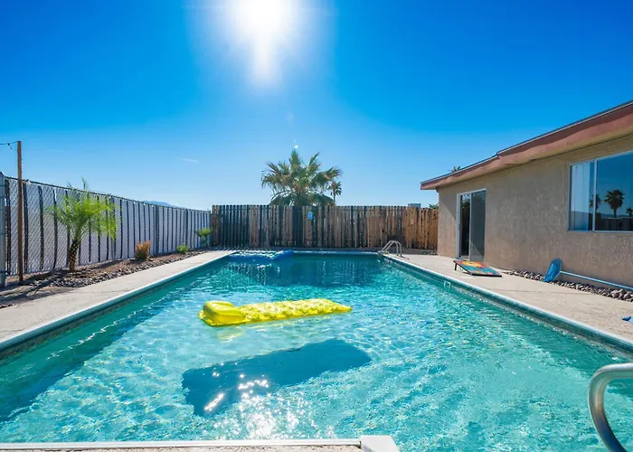 Large Havasu Retreat With Private Heated Pool And Gameroom For Family Fun Hébergement de vacances Lake Havasu City
