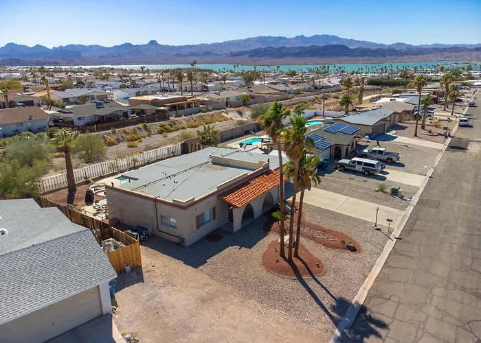 Large Havasu Retreat With Private Heated Pool And Gameroom For Family Fun Hébergement de vacances *